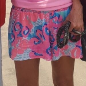 Women’s pink Lilly Pulitzer elastic band pink shorts, size M